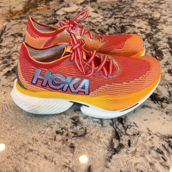 Like New Hoka Cielo X1, 7.5, only worn on treadmill, less than 20 miles - Picture 2 of 5